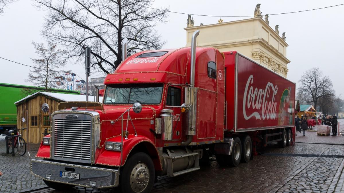 In Rum&auml;nien stand ein Coca-Cola-Weihnachtstruck in Flammen. (Foto)