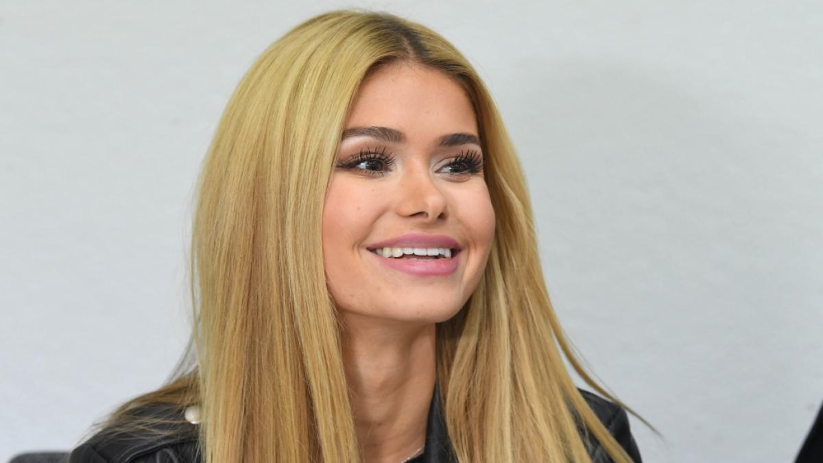 Ganz ohne Kleidung heizt Pamela Reif den Fans ein. (Foto)
