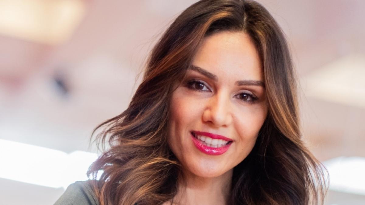 Nazan Eckes beweist: Auch ein sch&ouml;ner R&uuml;cken kann entz&uuml;cken. (Foto)