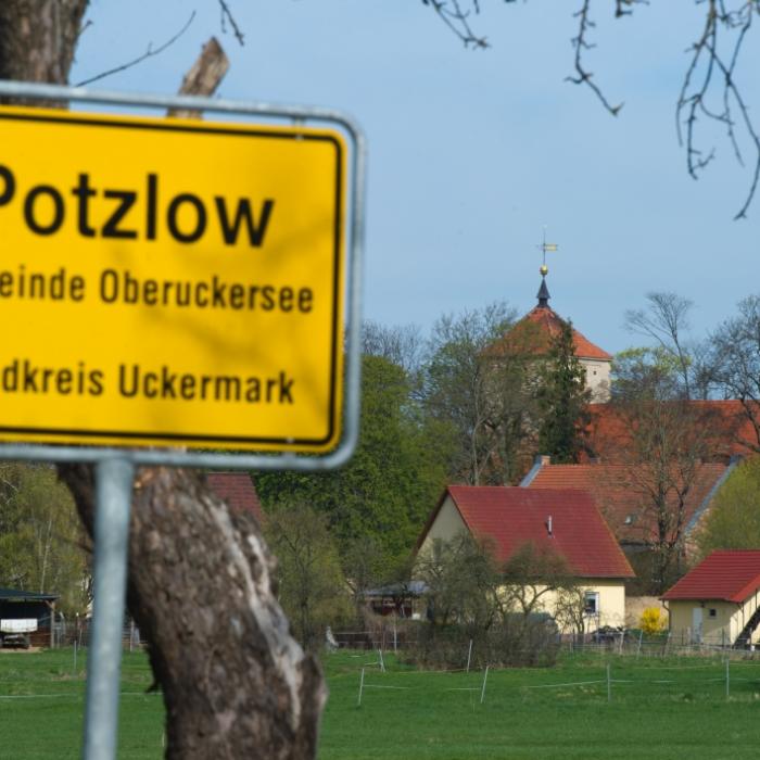 Polizeitaucher im Einsatz! Wurden in diesem See fünf Leichen versenkt?