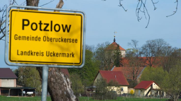 Polizeitaucher suchen im Oberuckersee in Brandenburg nach fünf Leichen (Symbolbild).