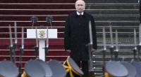 Wladimir Putin begutachtet die Ehrengarde des Präsidentenregiments nach seiner Amtseinführung im Kreml. 