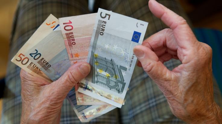 Deutschlands Rentner und Pensionäre können sich dem aktuellen Alterssicherungsbericht 2020 der Bundesregierung über ein komfortables Rentenpolster freuen (Symbolbild).