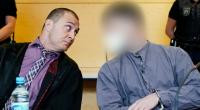 Der 39-jährige Hauptangeklagte im Gespräch mit seinem Anwalt.