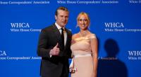 Verteidigungsminister Pete Hegseth und seine Frau Jennifer Rauchet posieren für Fotografen beim jährlichen White House Correspondents' Association Dinner.