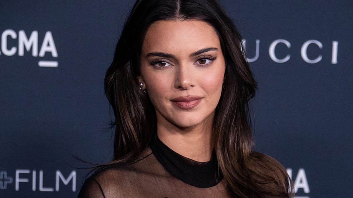 Kendall Jenner lie&szlig; bei der Oscar-Party am Sonntag ungeniert ihre Br&uuml;ste blitzen. (Foto)