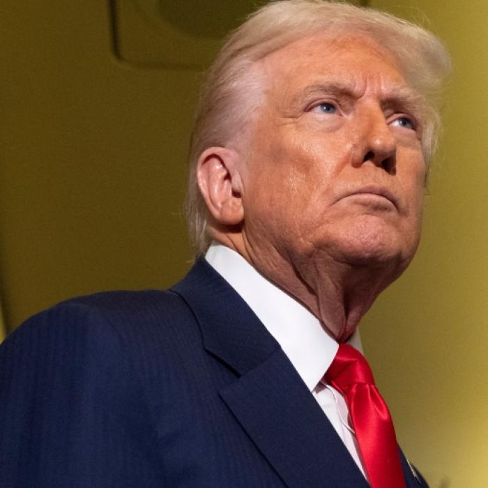 Während er im Flugzeug saß - Republikaner rebellieren gegen Trump