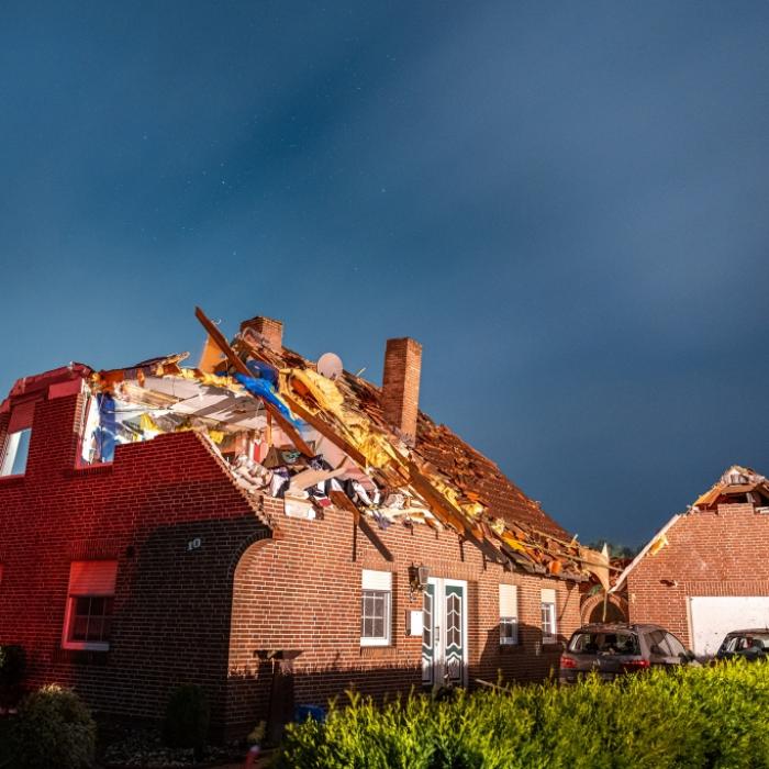Schneise der Zerstörung! Meteorologen warnen vor weiteren Tornados