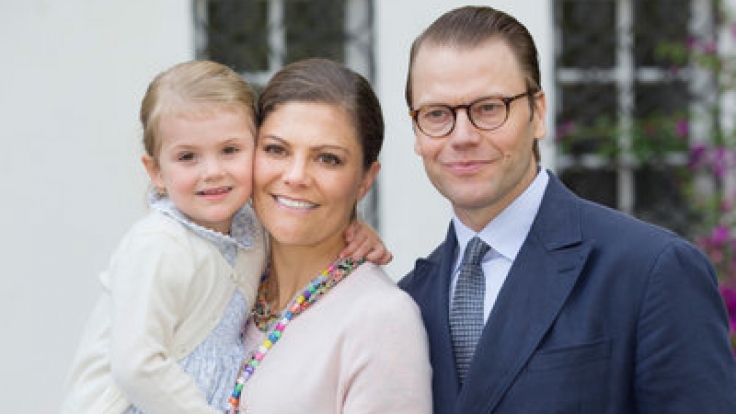 Kronprinzessin Victoria von Schweden mit ihrem Ehemann Prinz Daniel und Tochter Estelle.