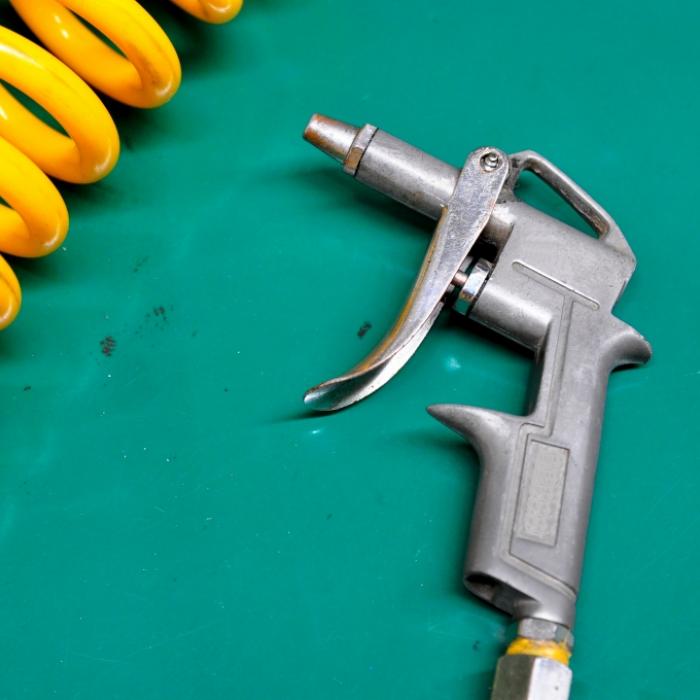Mann (30) mit Druckluft aufgepumpt - Eingeweide explodiert
