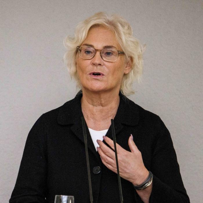 Luxus-Teppiche im Verteidigungsministerin! Teure Renovierung schockte