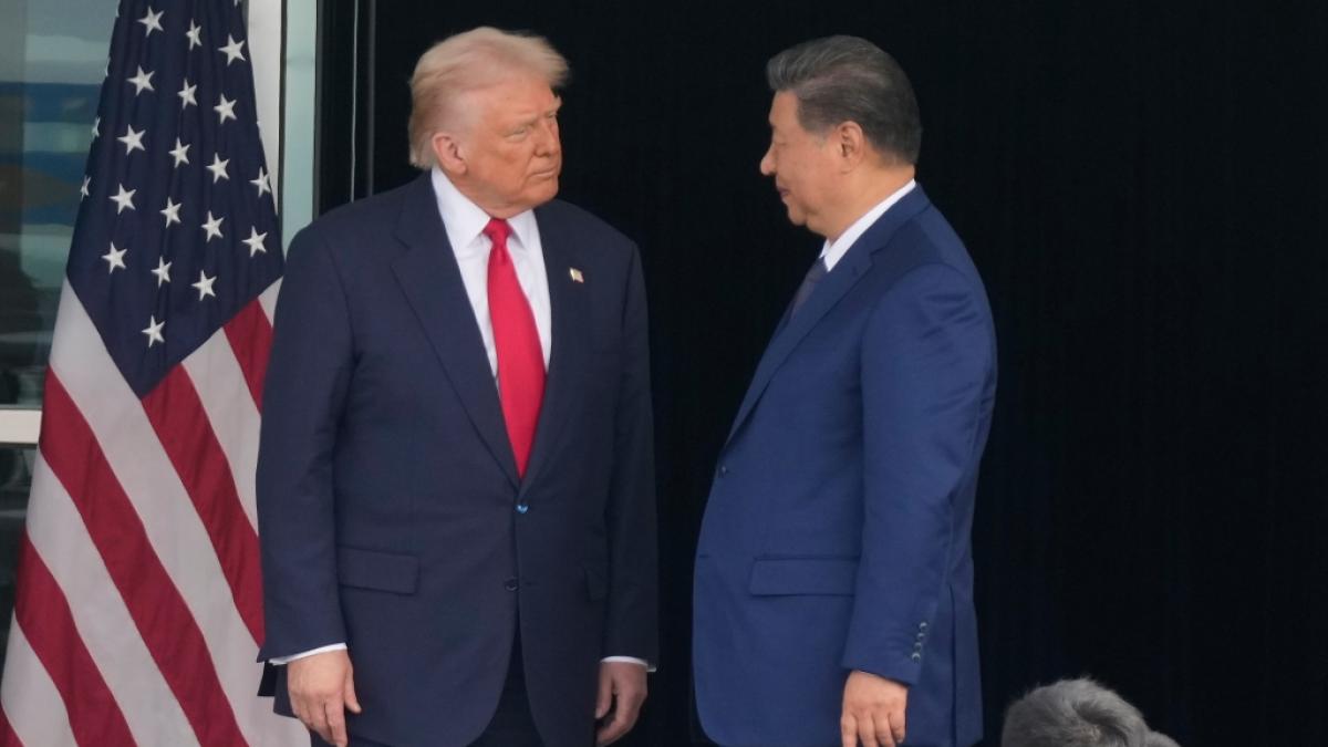 Laut Medienberichten bereitet der chinesische Pr&auml;sident Xi Jinping Waffenlieferungen an den Iran vor. Donald Trump brach indes die Verhandlungen mit Teheran ab. (Foto)