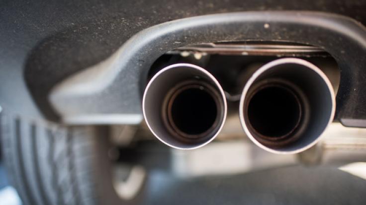 Bei vom Abgasskandal betroffenen Dieselautos ist die illegale Abschalteinrichtung als Sachmangel einzustufen.