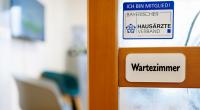 Der neue Vorschlag der schwarz-roten Regierung sieht vor, den Besuch beim Hausarzt vorm Facharzt zur Pflicht zu machen.