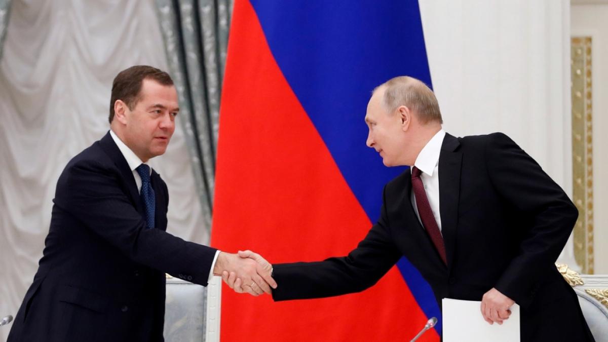 Dmitri Medwedew mit Wladimir Putin (Foto)