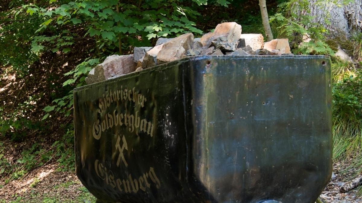 Der 10-j&auml;hrige Junge aus Wolfsburg wurde offenbar von einer Lore &uuml;berrollt.&nbsp; (Foto)