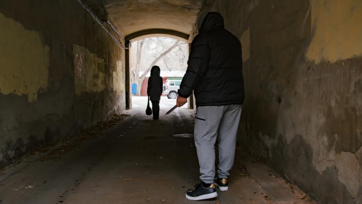 Im Norden Londons wurde eine 31-j&auml;hrige Frau von zwei unbekannten M&auml;nnern vergewaltigt, die jetzt von der Polizei gesucht werden (Symbolbild). (Foto)