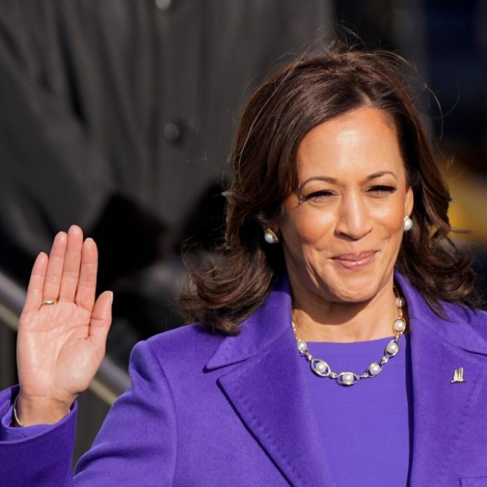 Wurde dieses Kamala-Harris-Outfit bereits vor 10 Jahren prophezeit?