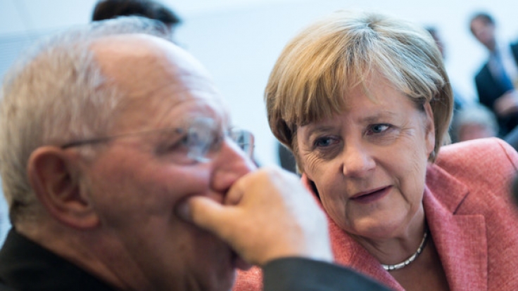 Wolfgang Schäuble äußert erstmals auch Kritik gegen Angela Merkel.