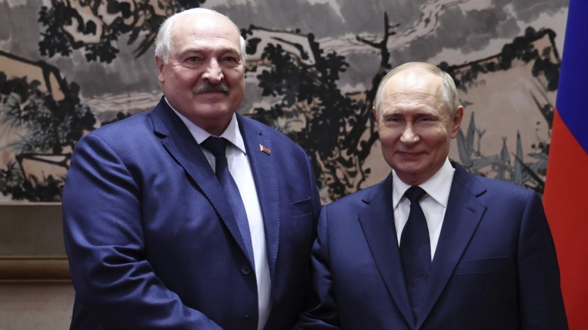 Der russische Pr&auml;sident Wladimir Putin (r) und der belarussische Pr&auml;sident Alexander Lukaschenko. (Foto)