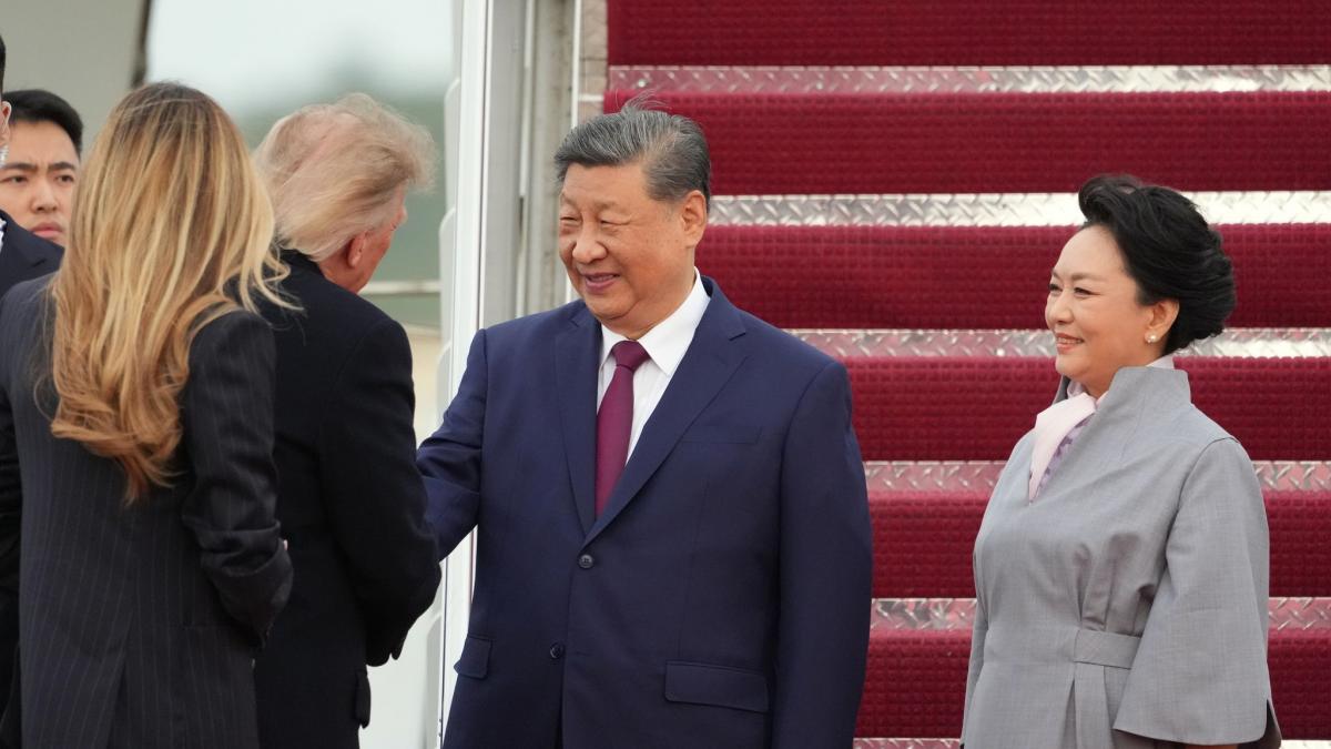 Chinas Pr&auml;sident Xi Jinping ist zu einem dreit&auml;gigen Staatsbesuch in den USA angekommen und wurde von US-Pr&auml;sident Donald Trump und seiner Ehefrau Melania pers&ouml;nlich begr&uuml;&szlig;t. (Foto)