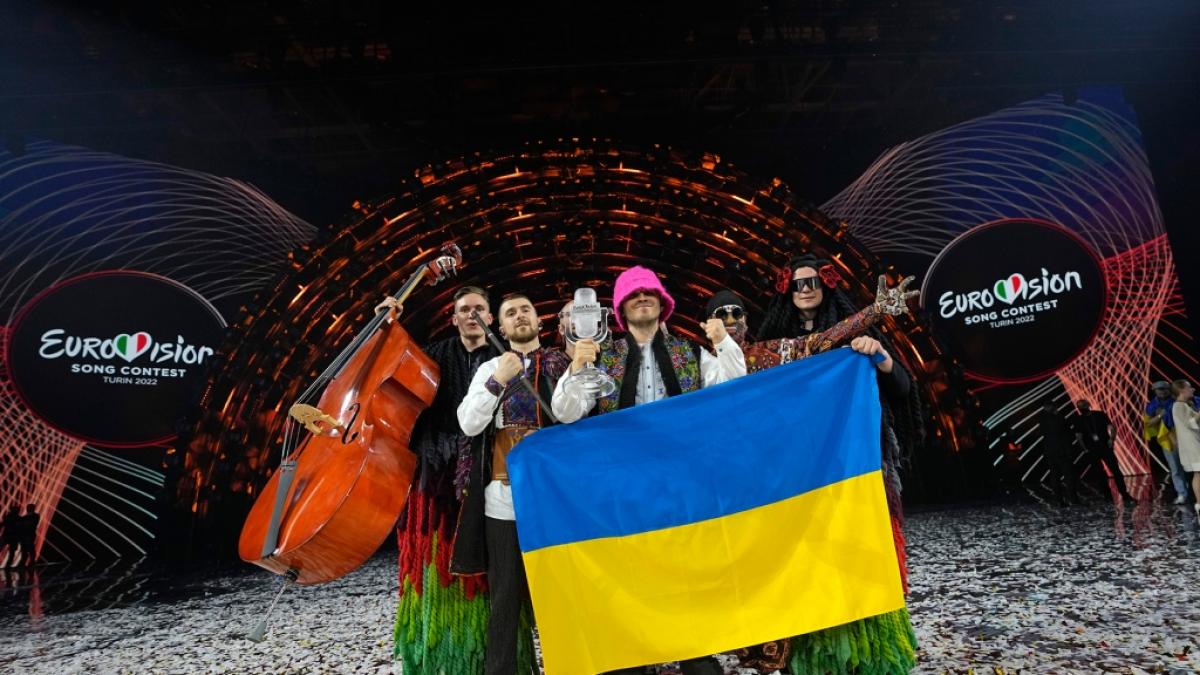 Das Kalush Orchestra aus der Ukraine jubelt &uuml;ber den Gewinn des Eurovision Song Contest (ESC). (Foto)