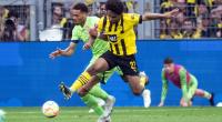 Der Wechsel von Felix Nmecha (l., hier im Zweikampf gegen Karim Adeyemi) vom VfL Wolfsburg zu Borussia Dortmund sorgt für Wirbel.