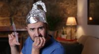 Im Netz kursieren die absurdesten Theorien zur Corona-Impfung.