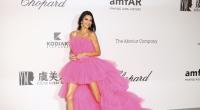 Kendall Jenner heizt ihren Fans mit neuen Halb-Nackt-Fotos ordentlich ein.