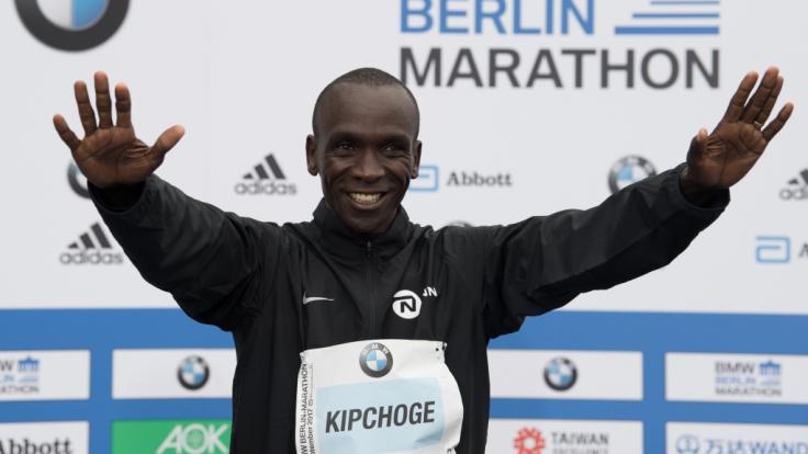Der Kenianer Eliud Kipchoge hat beim Berlin-Marathon einen Weltrekord aufgestellt.