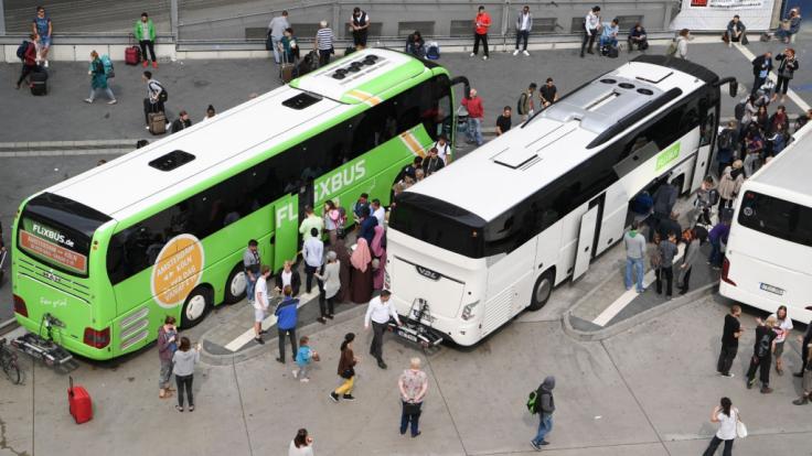 In Gelsenkirchen greift ein Autofahrer einen Busfahrer an und schlägt ihn vor dessen Fahrgästen krankenhausreif. (Symbolbild)