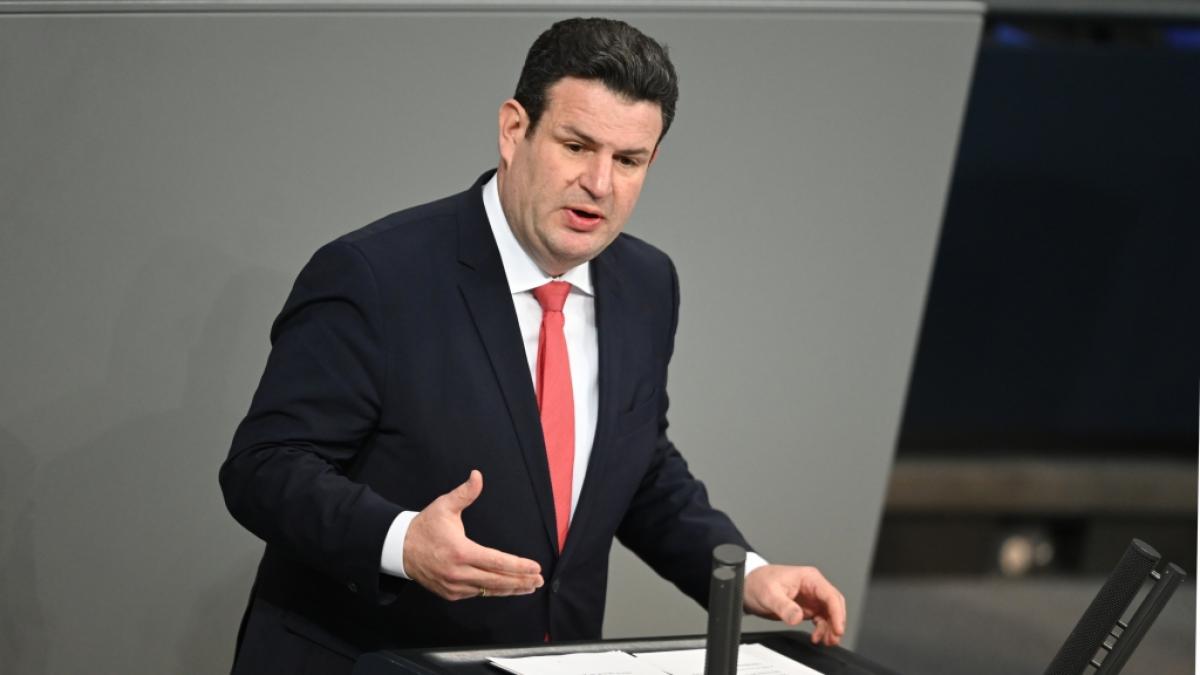 Laut Bundesarbeitminister Hubertus Heil sollen die Rentenbeitr&auml;ge erst ab 2025 leicht ansteigen. (Foto)