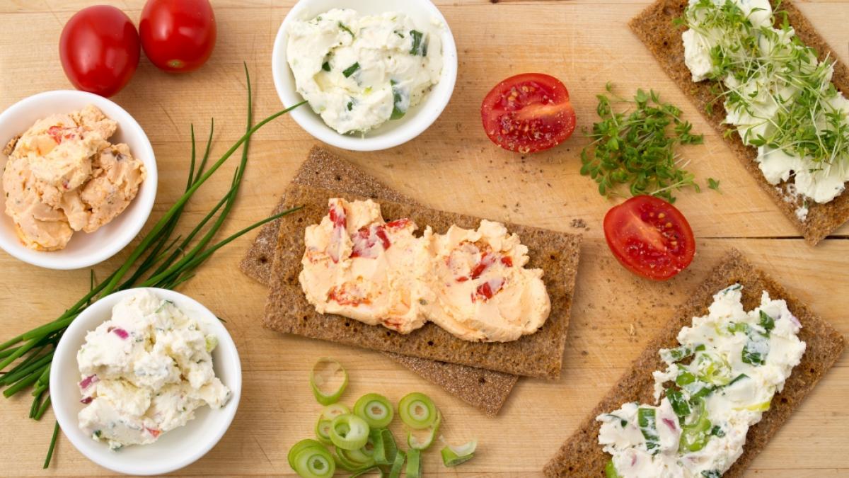 Bitte nicht essen! Die Firma Arla ruft gleich drei Frischk&auml;se-Spezialit&auml;ten nach einem Ekel-Fund zur&uuml;ck. (Foto)