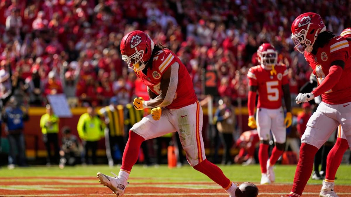 Isia Pacheco (l) von den Kansas City Chiefs feiert, am 19.10.2025. (Symbolbild) (Foto)