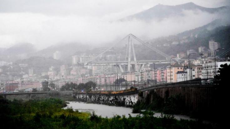 Nach dem Einsturz der Autobahnbrücke Ponte Morandi bei Genua kann es in der gesamten Region Ligurien zu Verkehrsbehinderungen kommen.