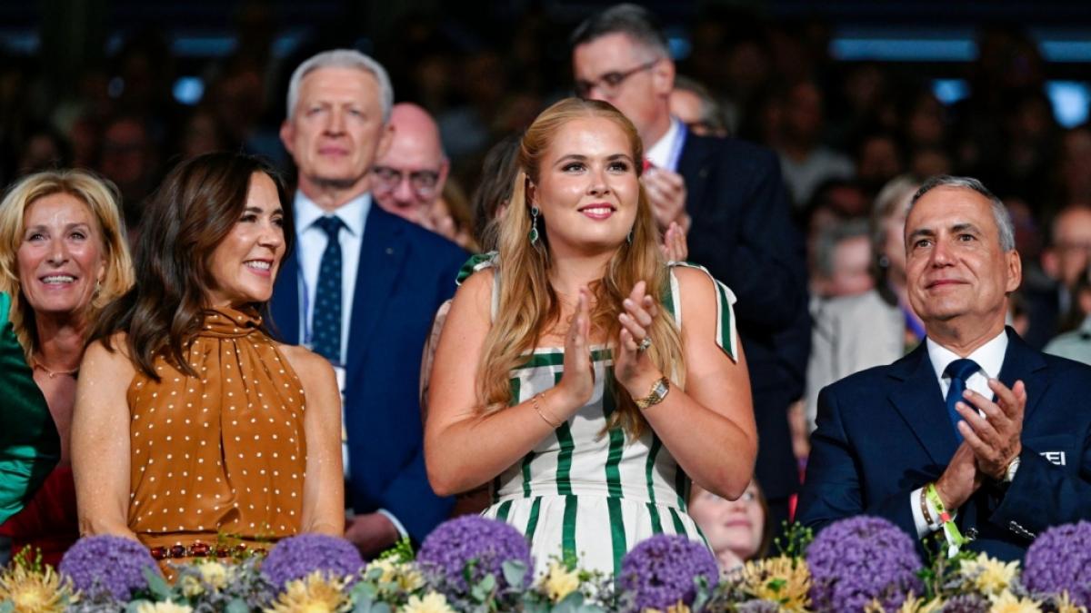 Kronprinzessin Amalia der Niederlande mit der d&auml;nischen K&ouml;nigin Mary bei der Er&ouml;ffnungsfeier der Reit-WM in Aachen. (Foto)
