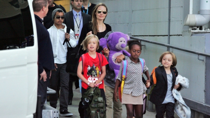Angelina Jolie an ihrem 40. Geburtstag mit ihrer Rasselbande (v.l.n.r.): Maddox, Shiloh, Zahara und Knox.