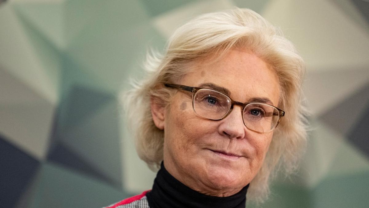 Verteidigungsministerin Christine Lambrecht schockt mit einem Silvester-Video auf Instagram. (Foto)