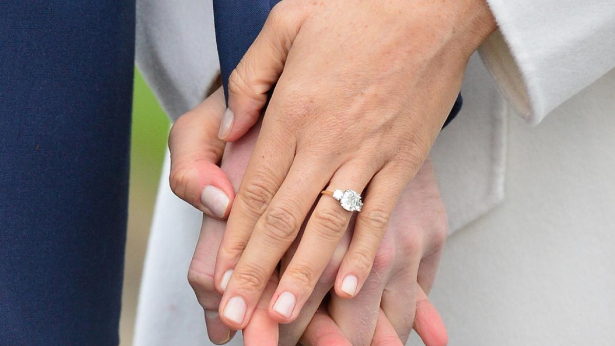 Den Verlobungsring f&uuml;r Meghan Markle lie&szlig; Prinz Harry nach eigenen Entw&uuml;rfen anfertigen - heute sieht der Klunker ganz anders aus. (Foto)