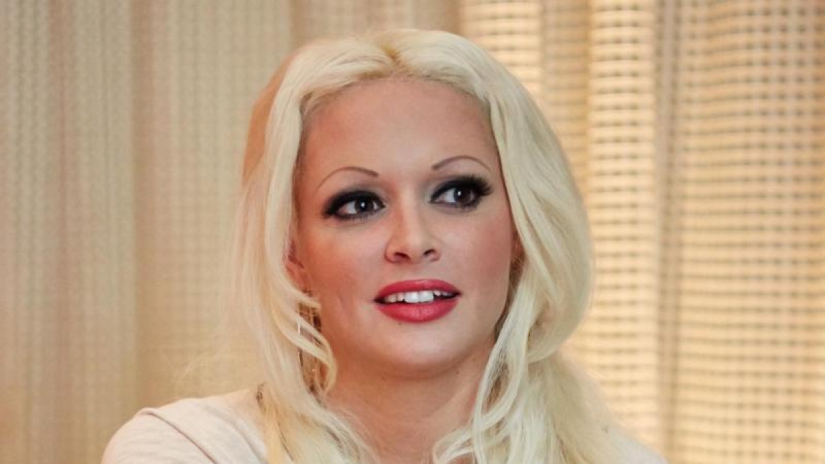 Daniela Katzenberger hat die Leitung vom Cafe Katzenberger Gesch&auml;ftsf&uuml;hrerin Sylvia Kern &uuml;berlassen. (Foto)