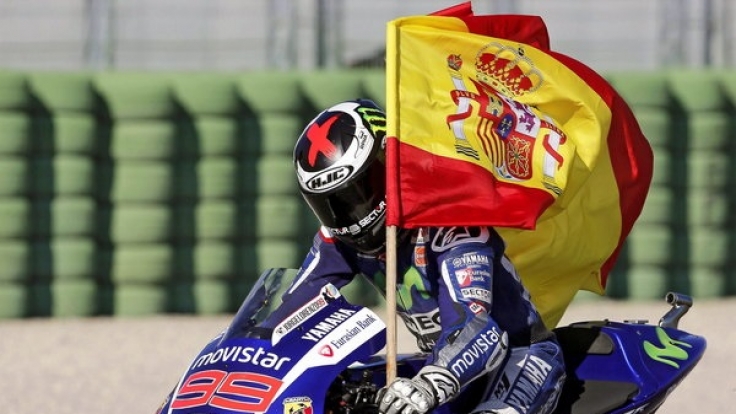 Jorge Lorenzo feiert seinen Sieg beim MotoGP-Finale in Valencia.