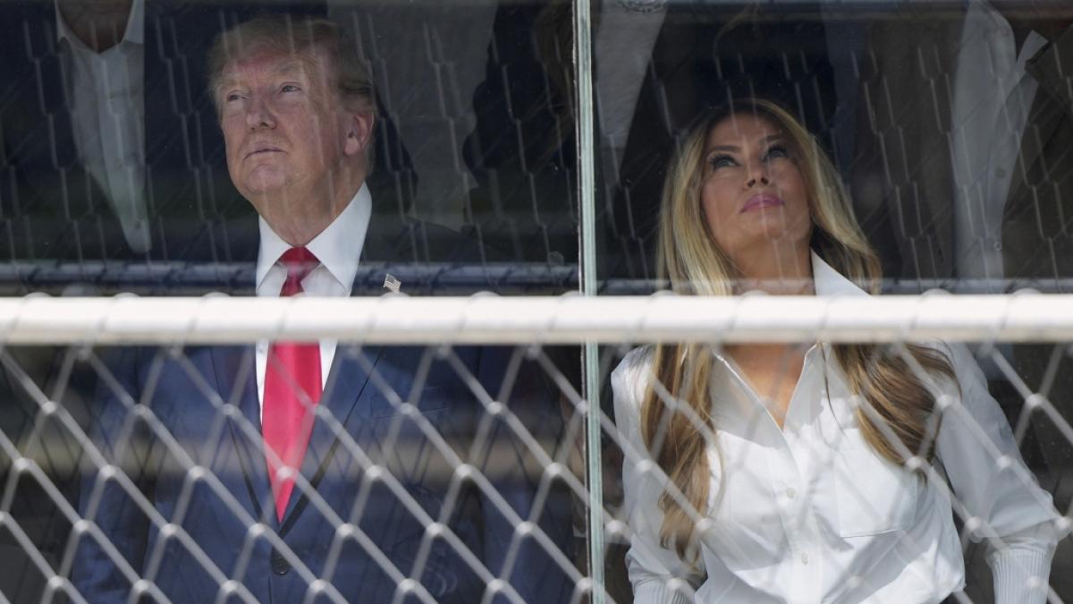 Haben sich Donald und Melania Trump beim IndyCar-Rennen "Freedom 250 Grand Prix" auf der Trib&uuml;ne gestritten? (Foto)