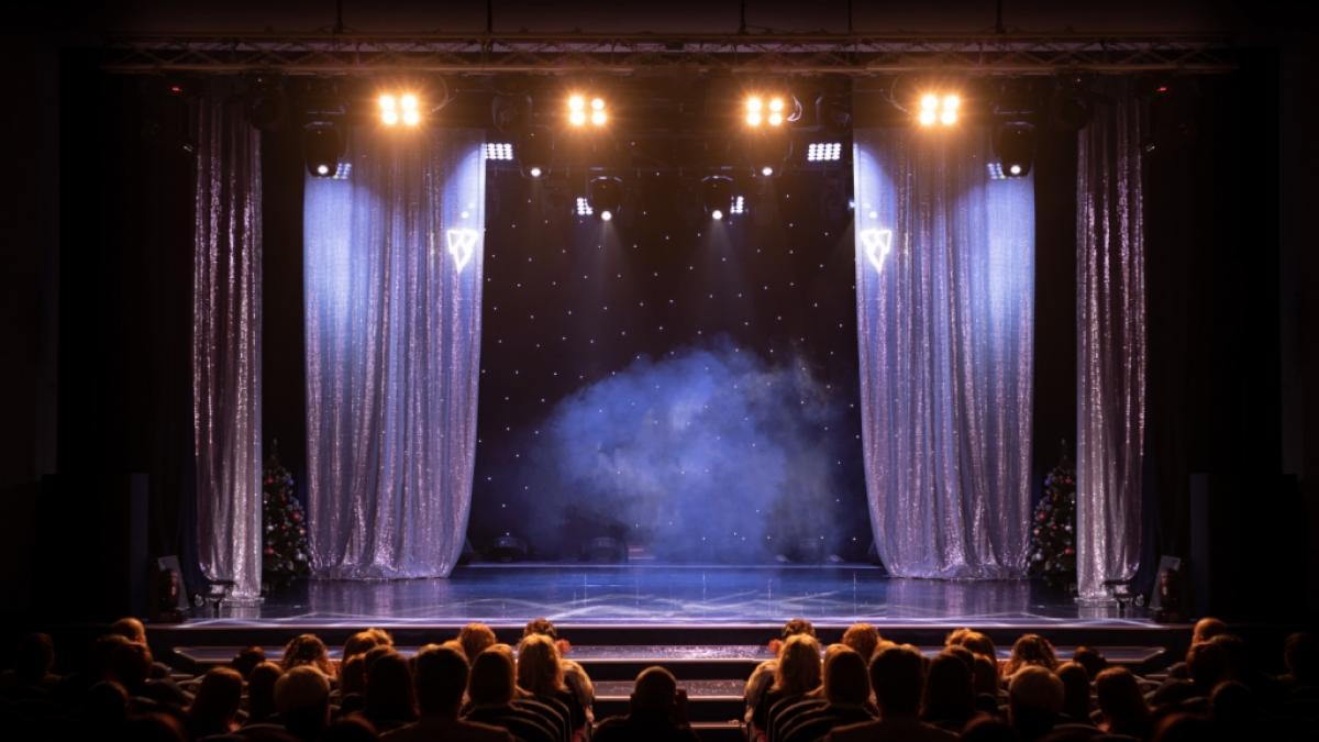 Der Schauspieler Julien Arnold erlitt w&auml;hrend einer Vorstellung auf der B&uuml;hne einen medizinischen Notfall und starb trotz Reanimationsversuchen noch im Theater (Symbolfoto). (Foto)