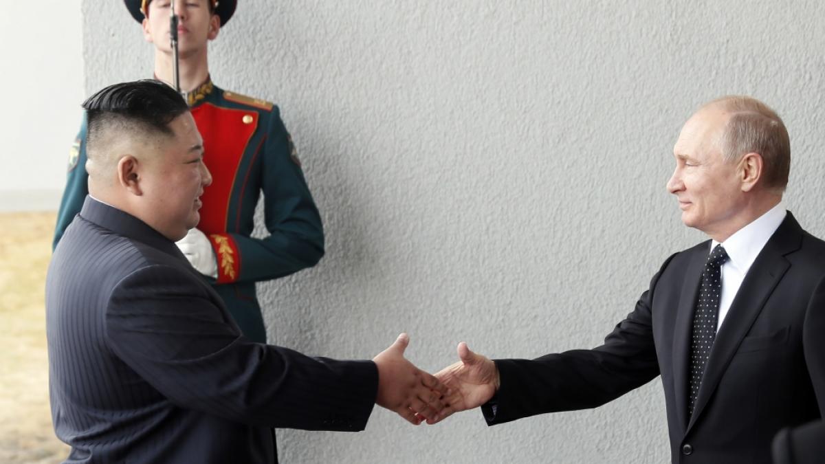 Kim Jong Un soll mit seinen Waffenlieferungen an Wladimir Putin ganz bestimmte Ziele verfolgen. (Foto)