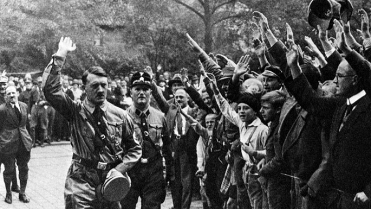 Auf Facebook hat Adolf Hitler viele Anhänger.