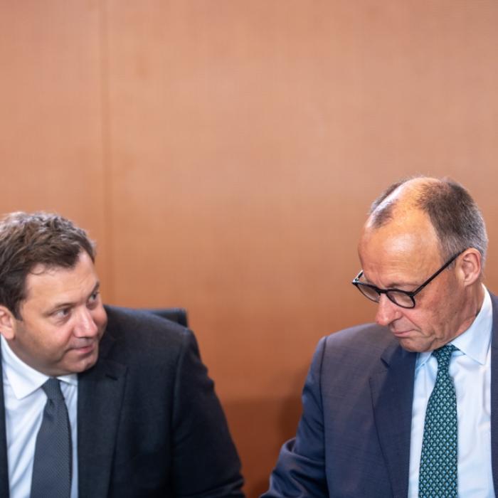 Regierungsparteien in großer Not - Union und SPD stürzen dramatisch ab