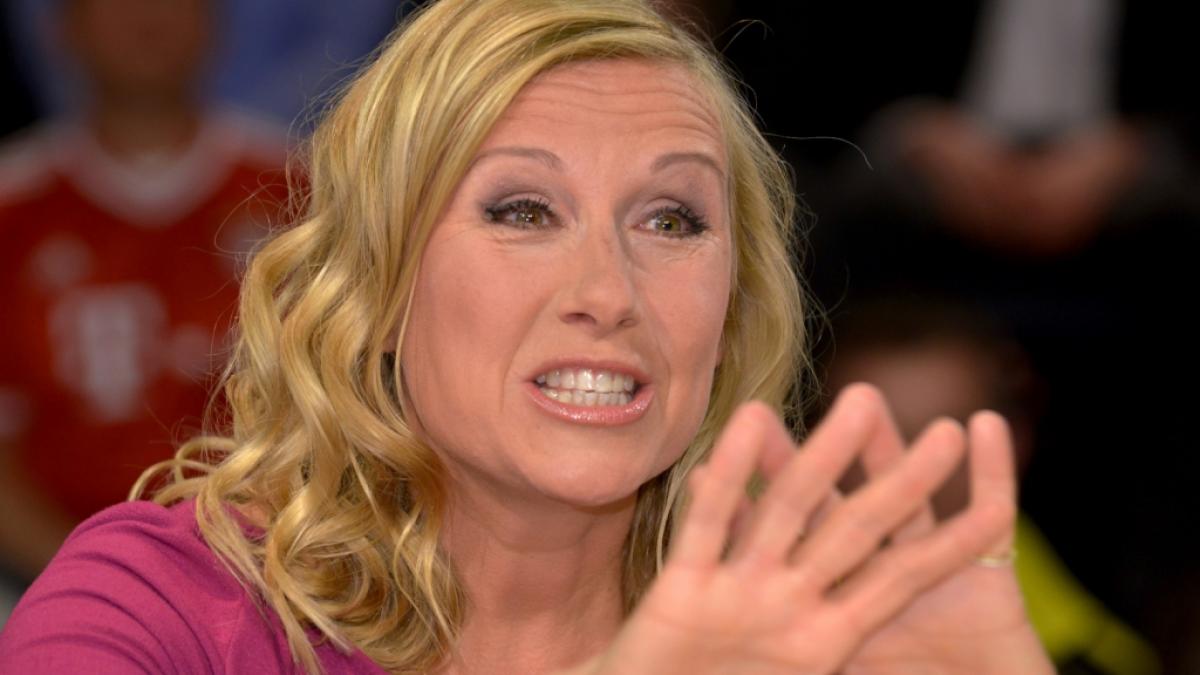 Andrea Kiewel wurde in der dritten Ausgabe des "ZDF-Fernsehgartens" von ihrem Co-Moderator die Butter vom Brot genommen. (Foto)