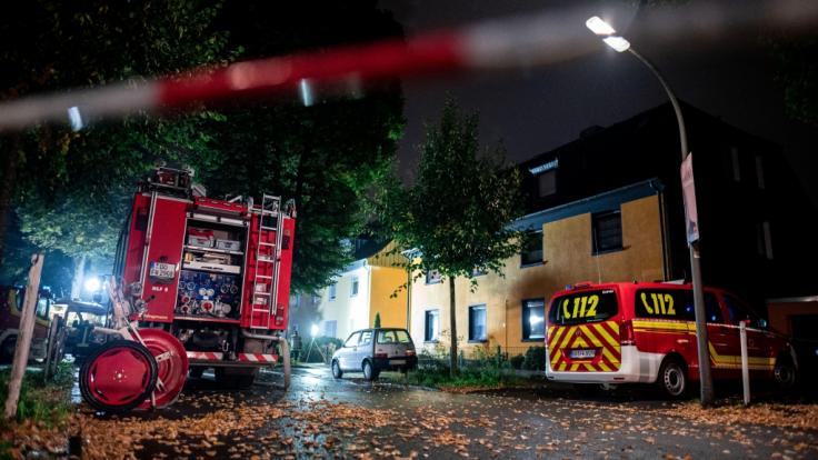 Bei einer Wohnungsdurchsuchung im Dortmunder Stadtteil Lütgendortmund entdeckten Spezialisten des Landeskriminalamtes und der Dortmunder Kriminalpolizei mehrere verdächtige Stoffe, in den Abendstunden auch Munition aus dem Zweiten Weltkrieg.