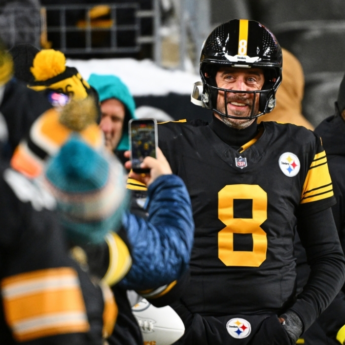 Aaron Rodgers kritisiert das Raymond James Stadium und analysiert die Verteidigung der Bucs
