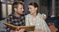 Endlich wieder vereint: Paul (Niklas Osterloh) kann seine Schwester Miriam (Luisa Wietzorek) in die Arme schließen.